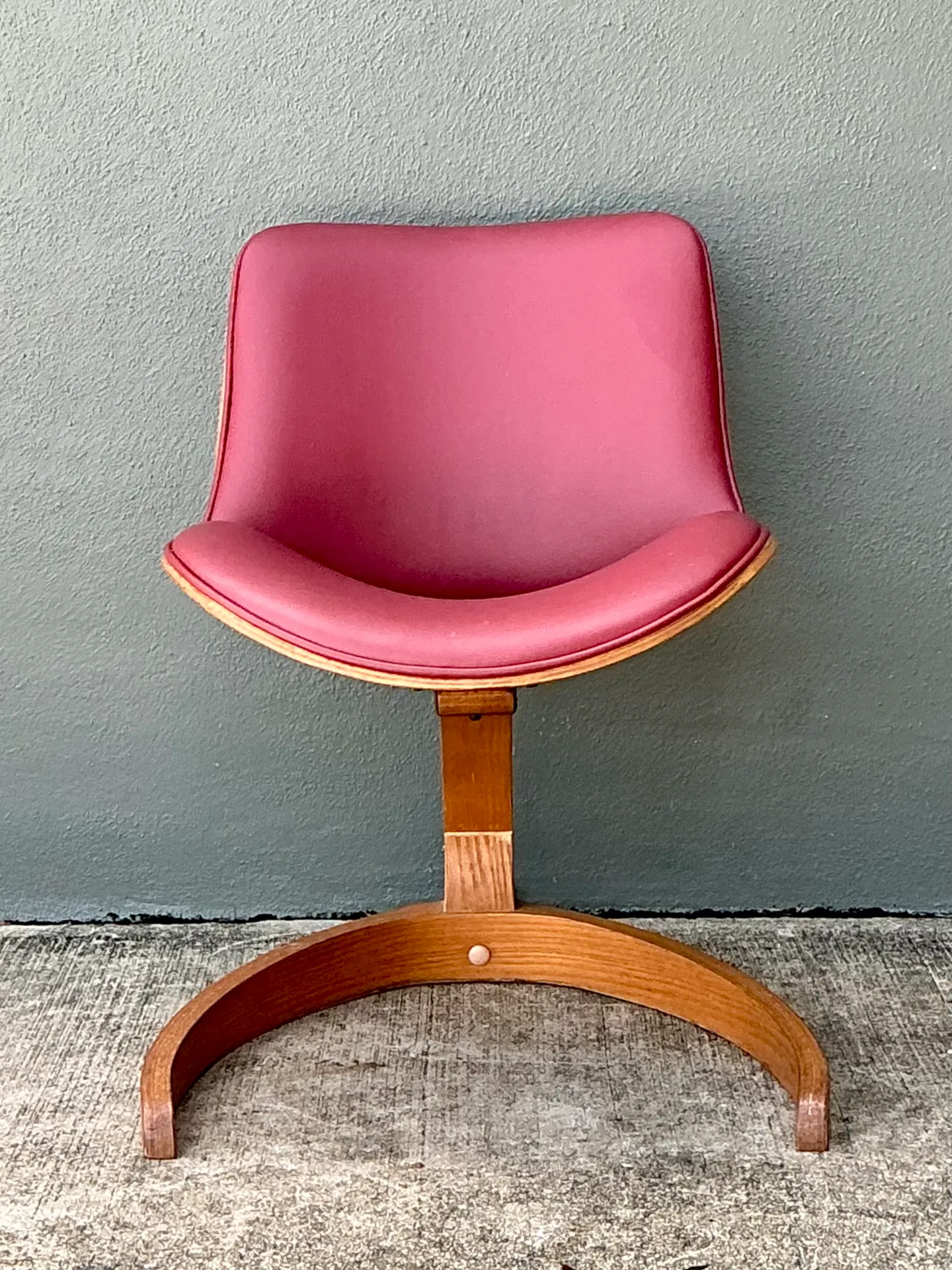 Vintage Wood and Vinyl Cantilever Chair After George Mulhauser — additional photo 1