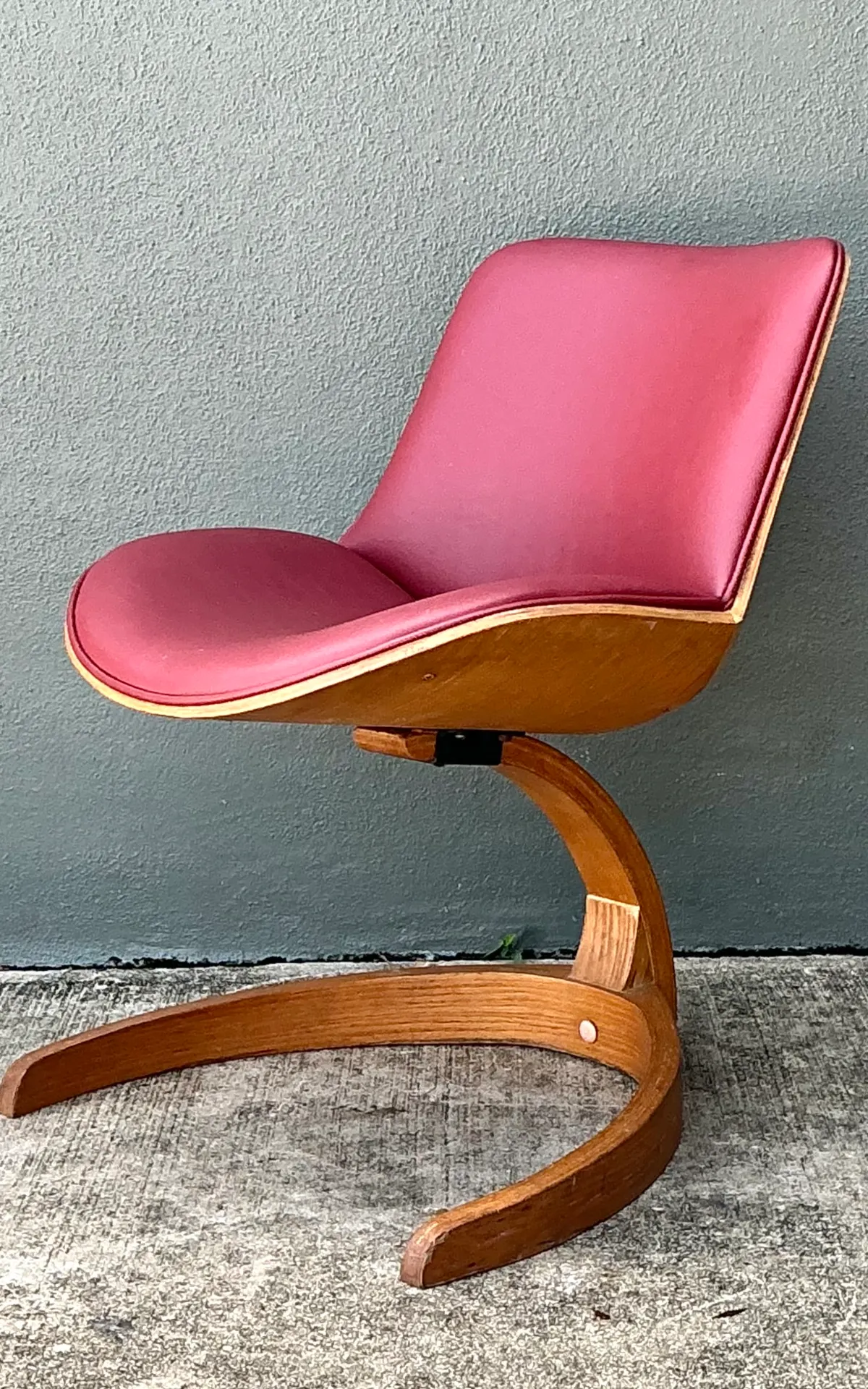 Vintage Wood and Vinyl Cantilever Chair After George Mulhauser — additional photo 2