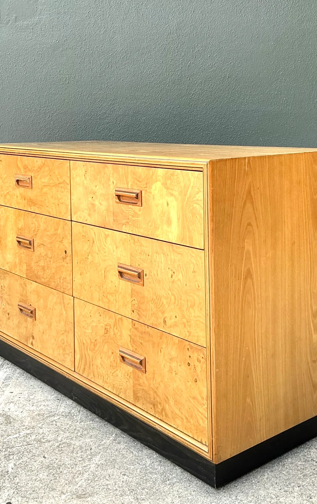 Vintage Henredon “Scene Two” Burl Wood Six-Drawer Dresser — additional photo 6