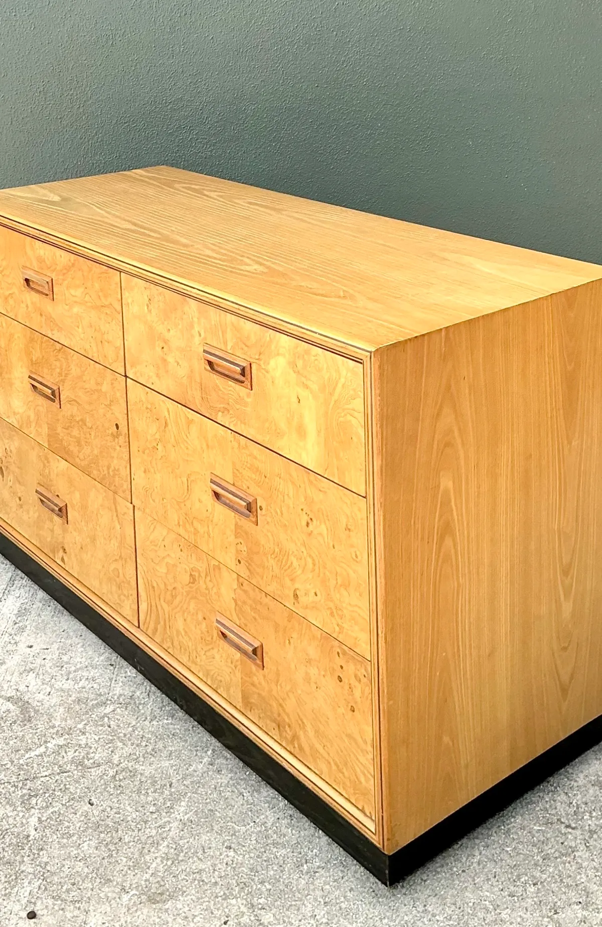 Vintage Henredon “Scene Two” Burl Wood Six-Drawer Dresser — additional photo 8