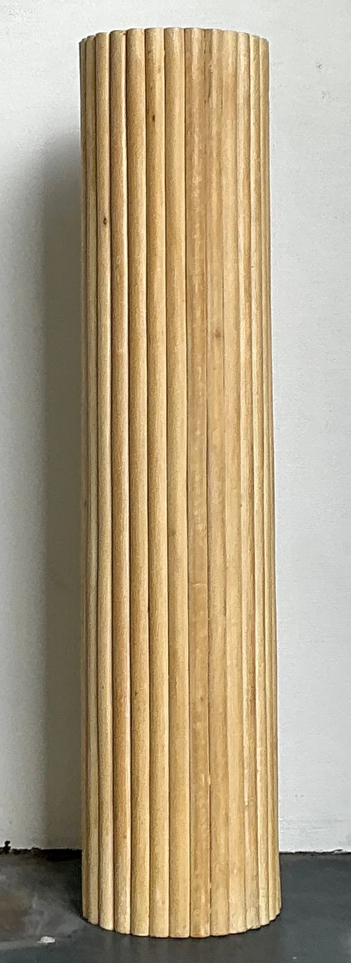 Vintage Ribbed Wood And Rattan Large Pedestal — additional photo 2