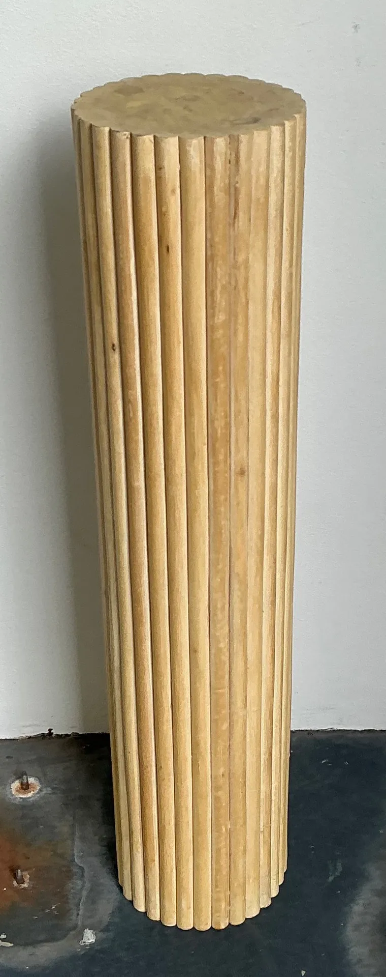 Vintage Ribbed Wood And Rattan Large Pedestal — additional photo 8