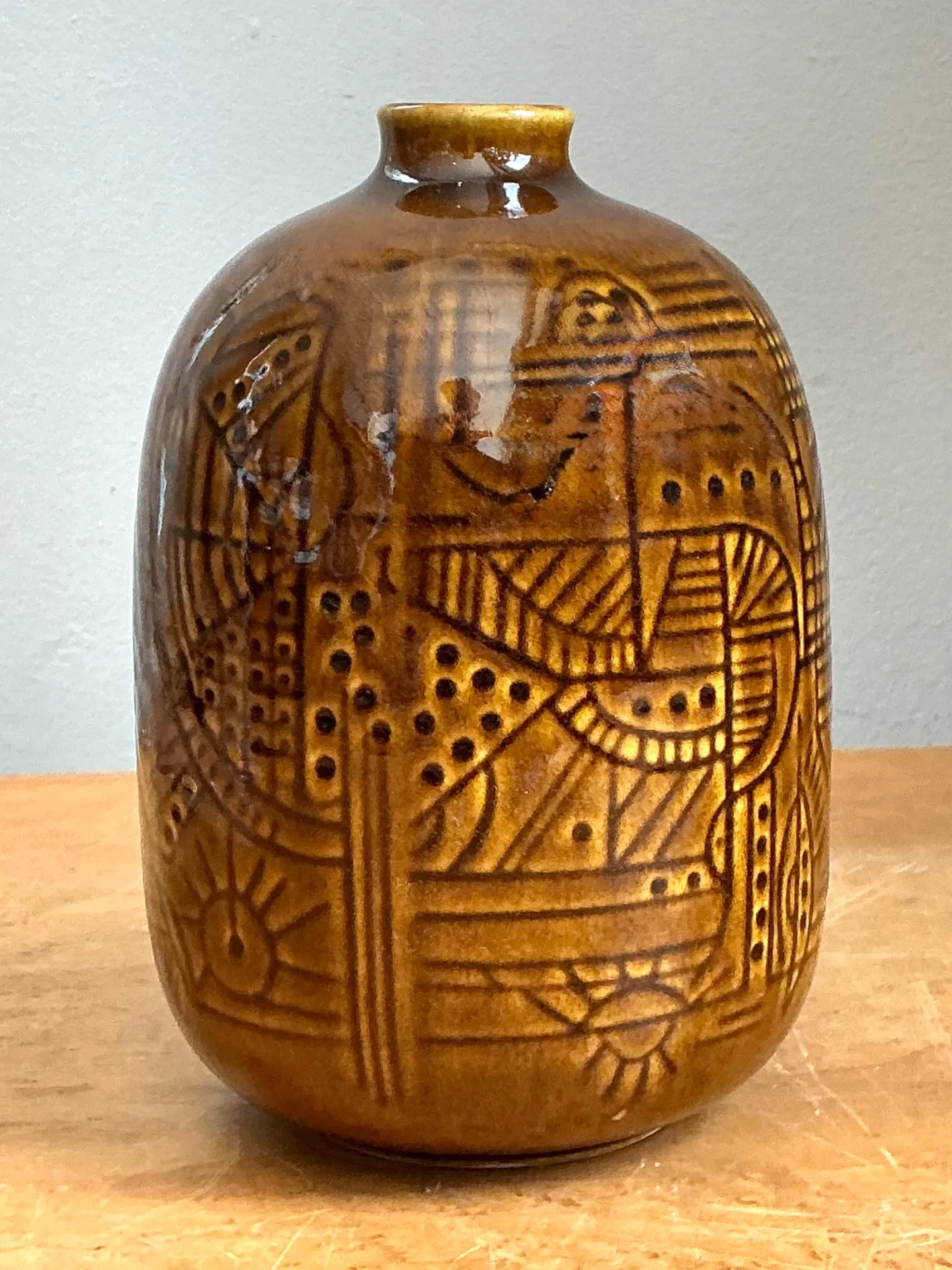 Vintage Geometric Patterned Ceramic Vase — additional photo 8