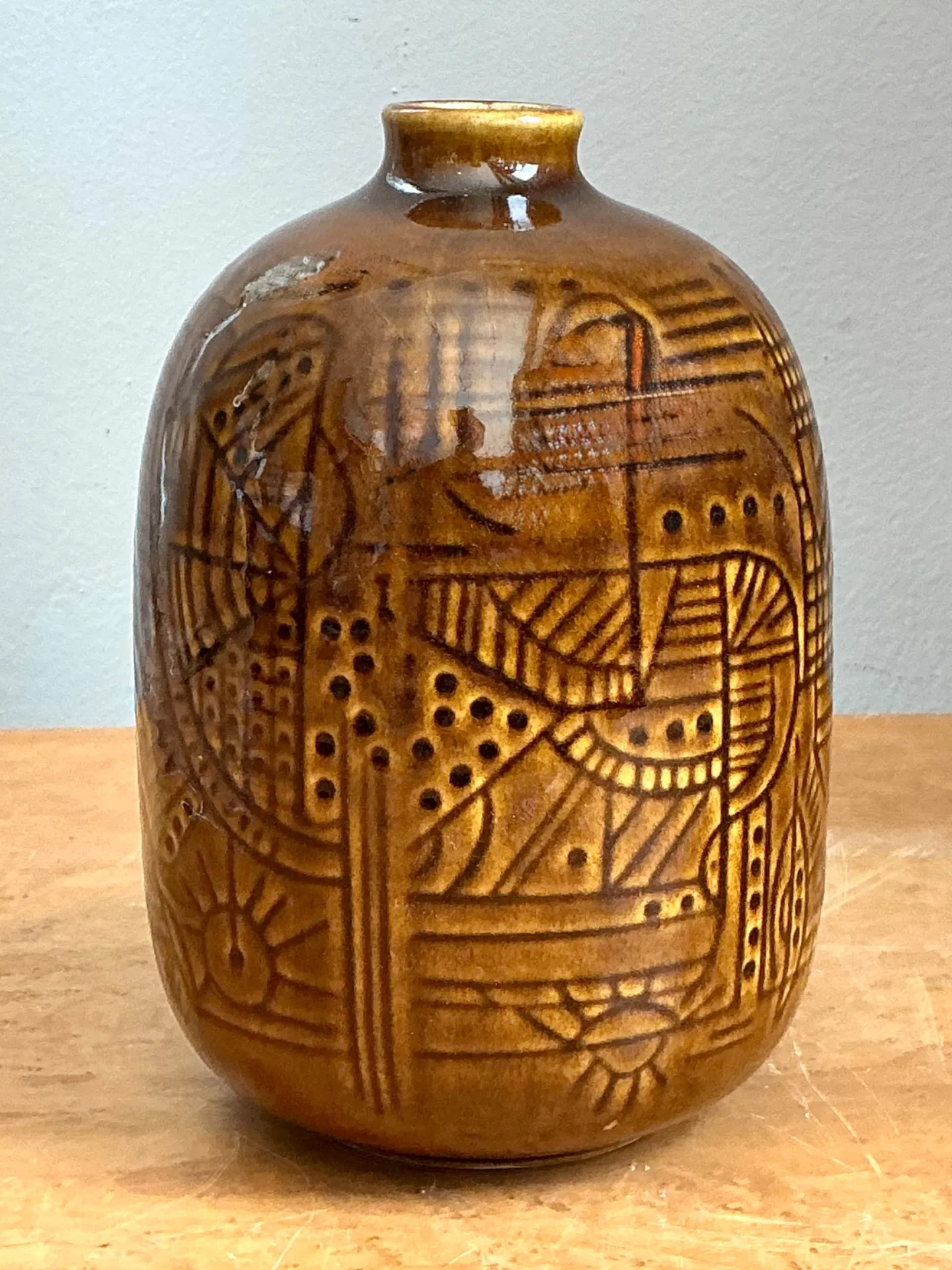Vintage Geometric Patterned Ceramic Vase — additional photo 7