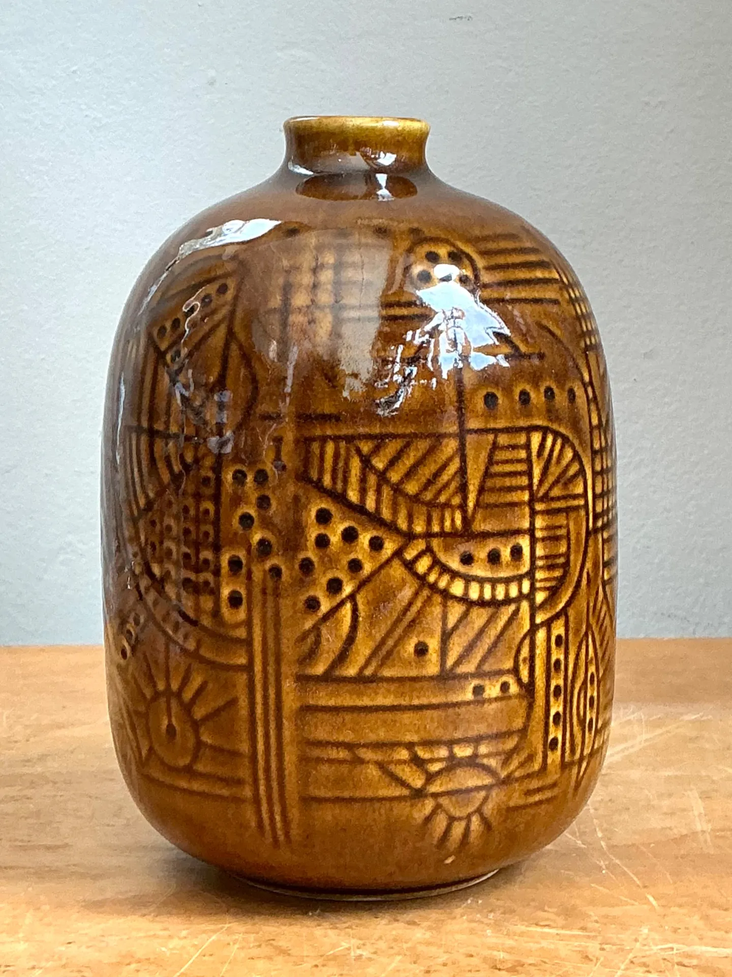 Vintage Geometric Patterned Ceramic Vase — additional photo 5