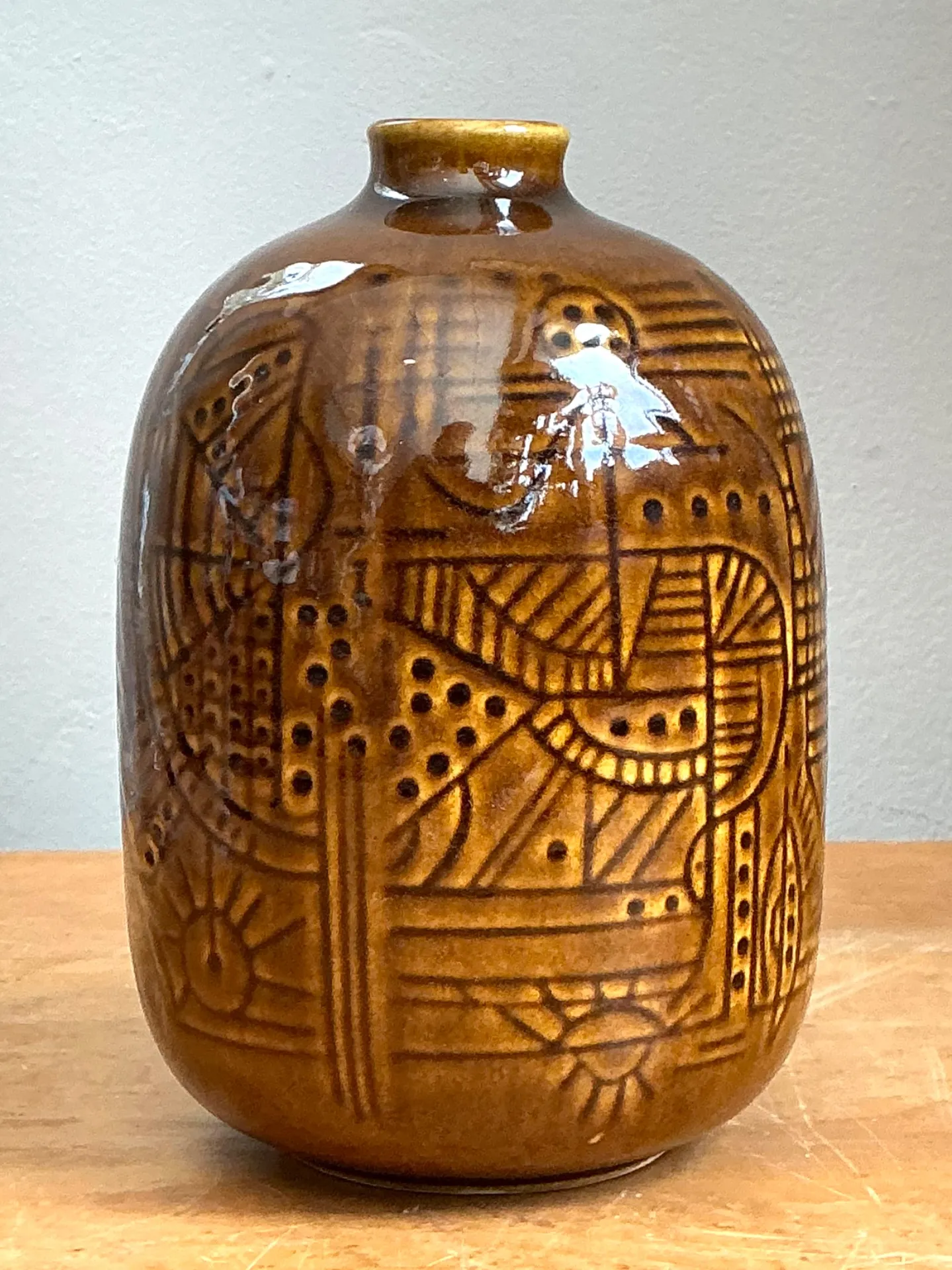 Vintage Geometric Patterned Ceramic Vase — additional photo 4