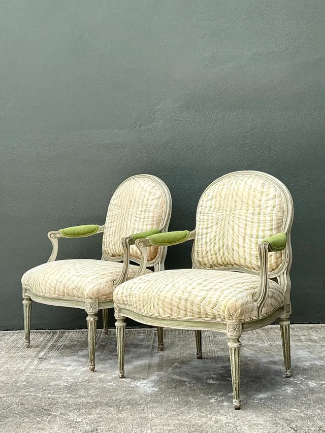 Vintage Louis XVI Style Printed Swag Armchairs - Pair — additional photo 4