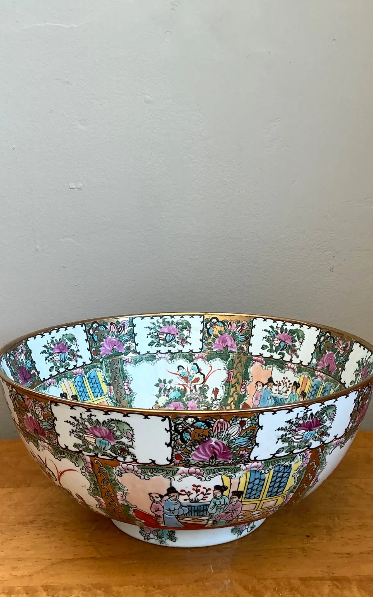 Qing Famille Rose Porcelain Decorative Bowl — additional photo 1