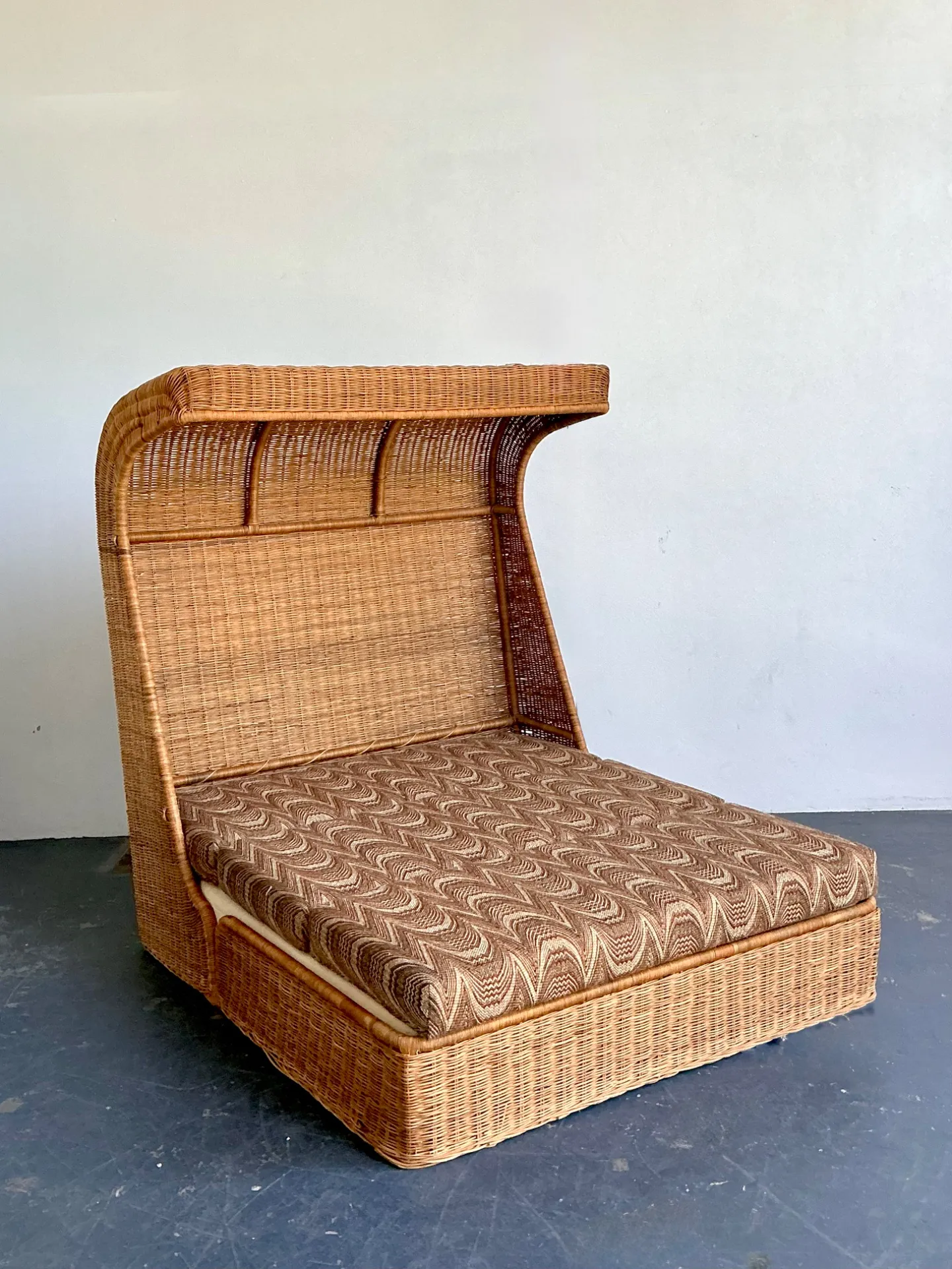 Vintage Rattan Canopy Daybed — additional photo 3