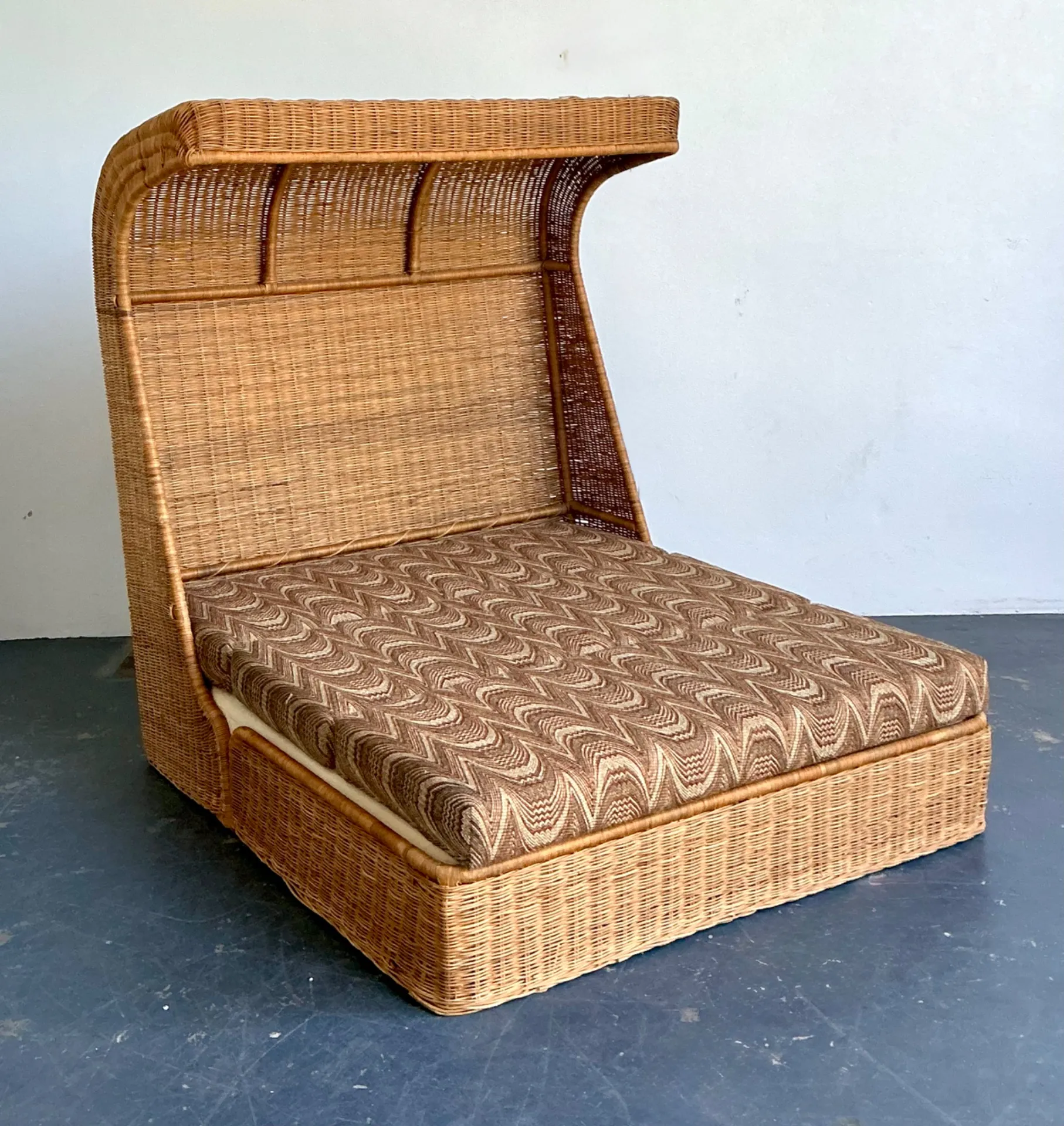 Vintage Rattan Canopy Daybed — additional photo 1