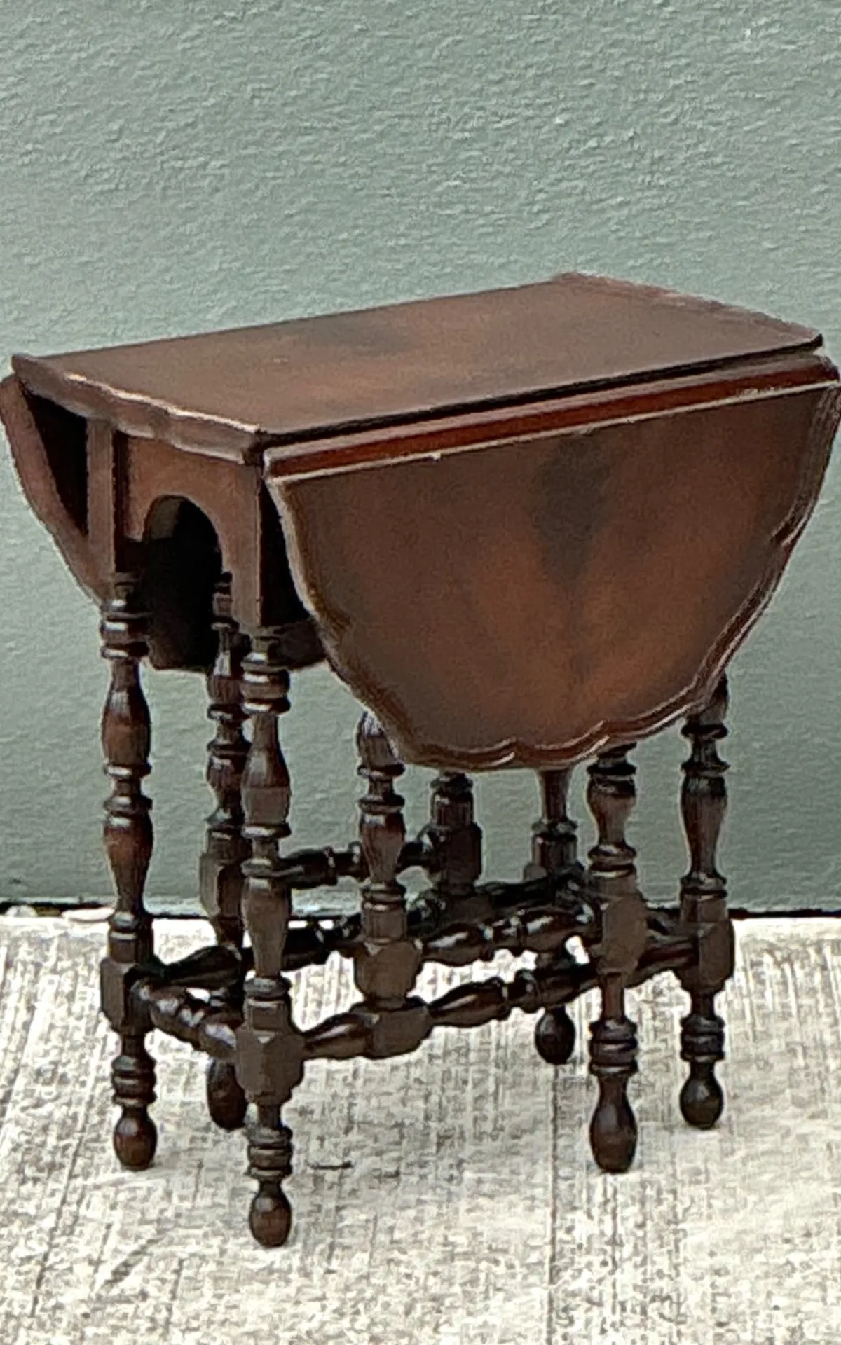 Vintage Turned Leg Drop Leaf Table — additional photo 7