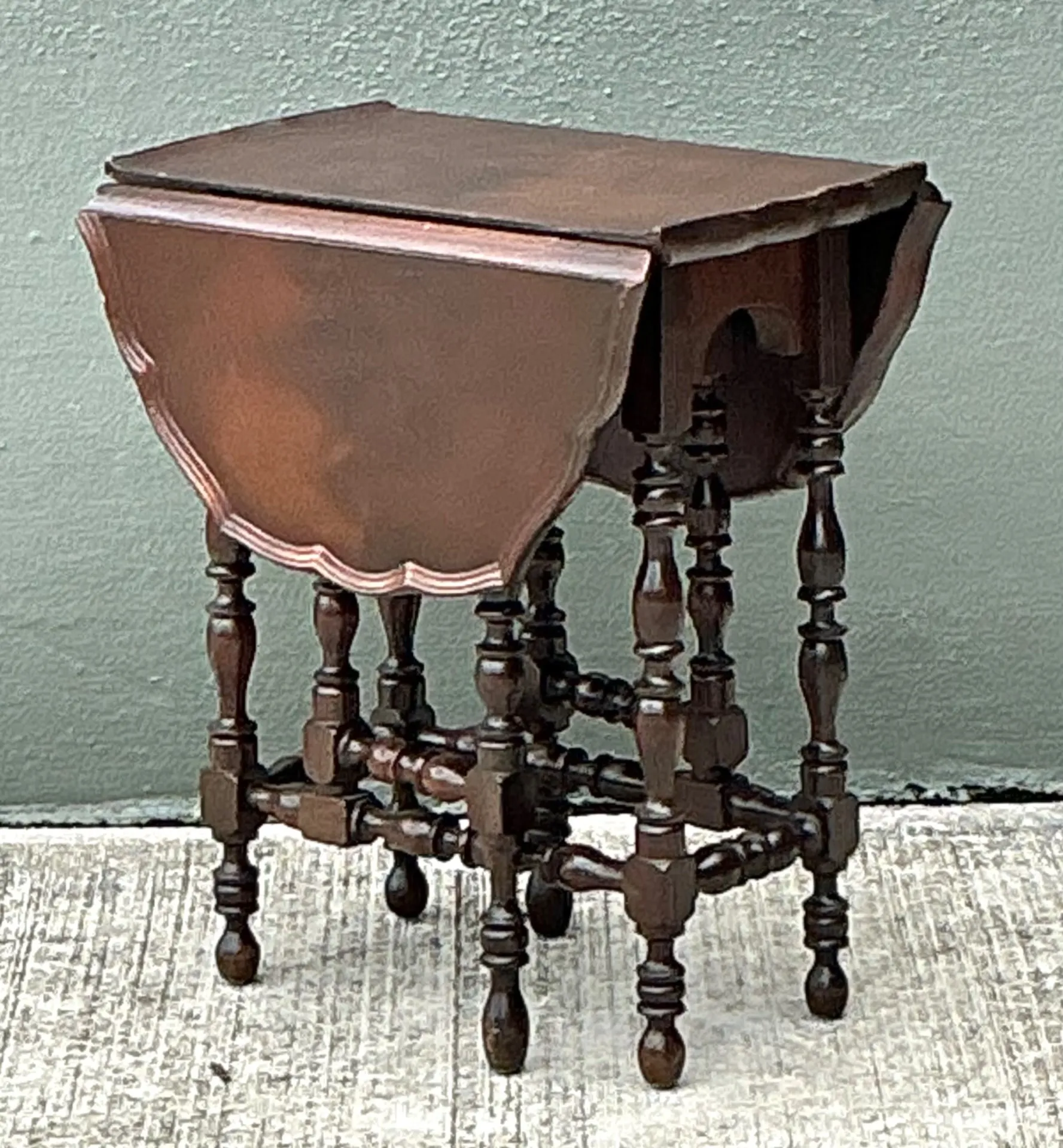 Vintage Turned Leg Drop Leaf Table — additional photo 4