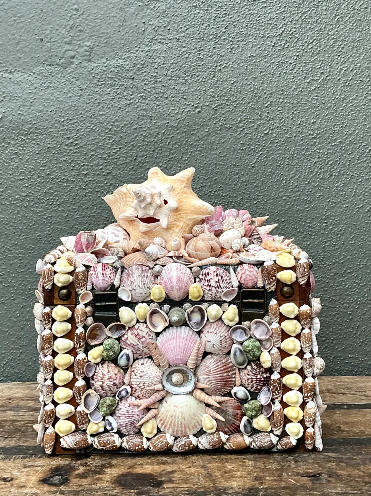 Vintage Shell Embellished Decorative Box — additional photo 4