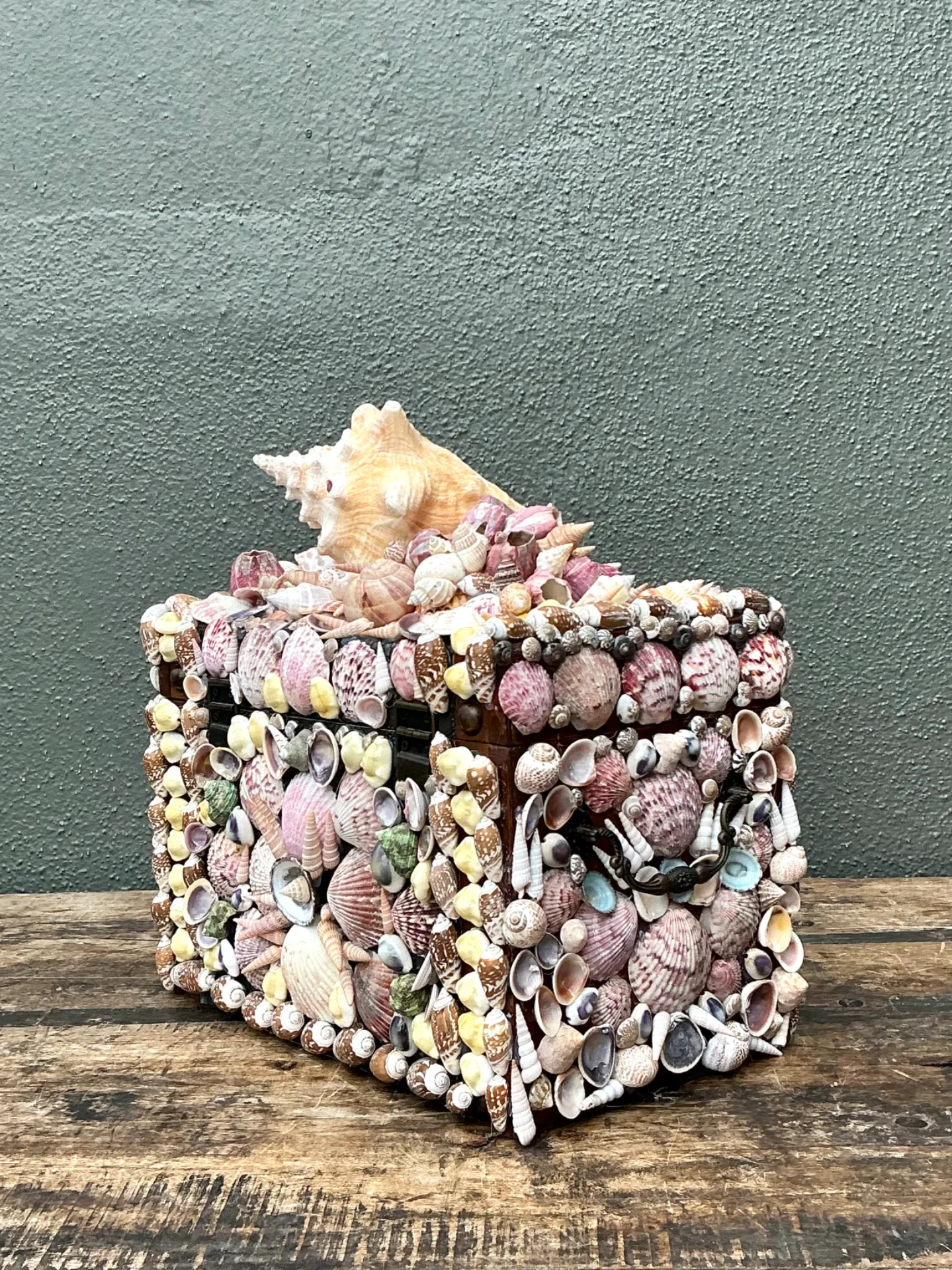 Vintage Shell Embellished Decorative Box — additional photo 1