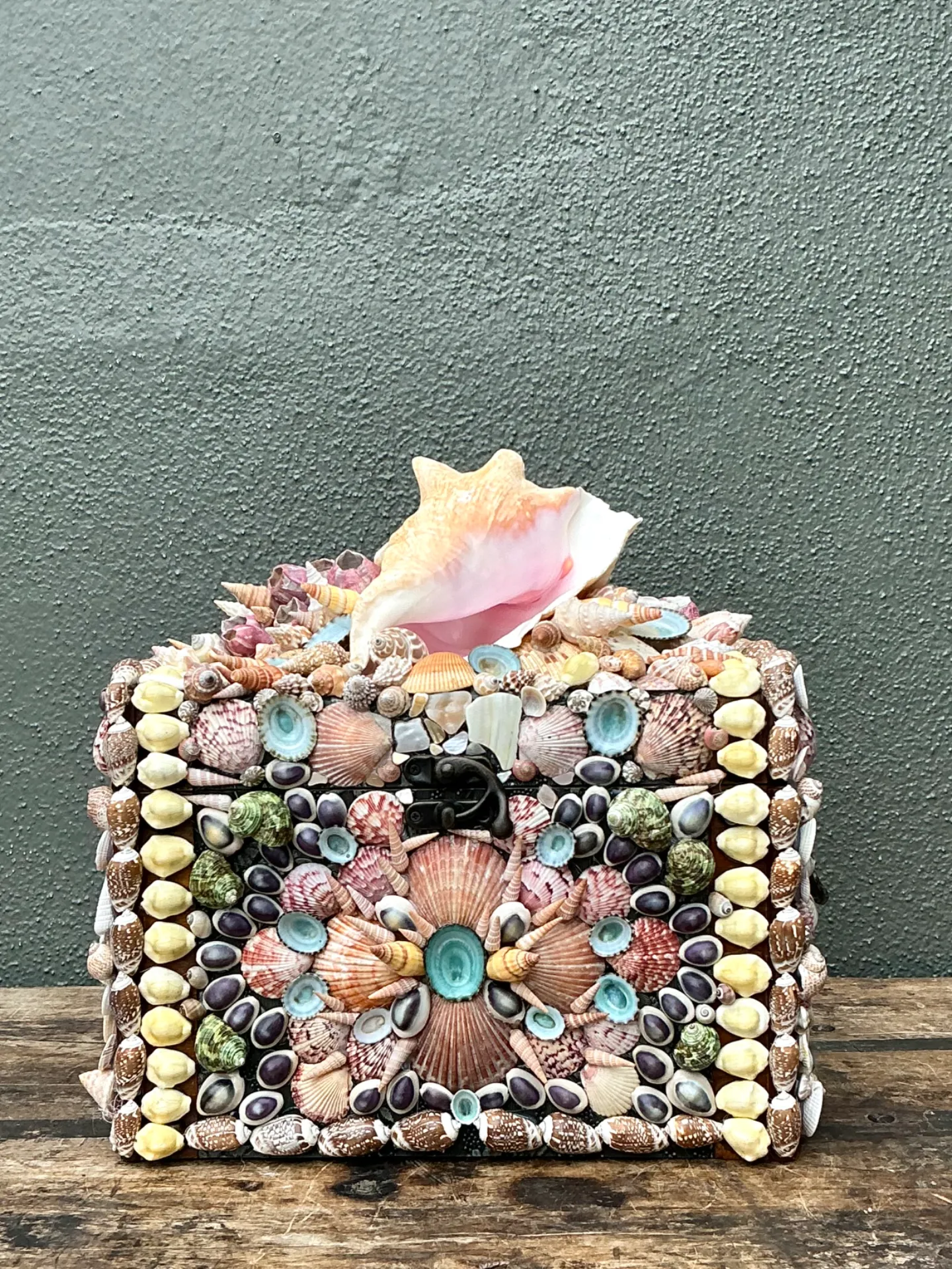 Vintage Shell Embellished Decorative Box — additional photo 2