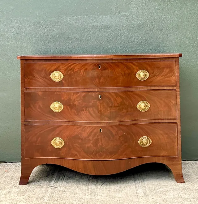 Vintage George 111 Serpentine Commode — additional photo 2