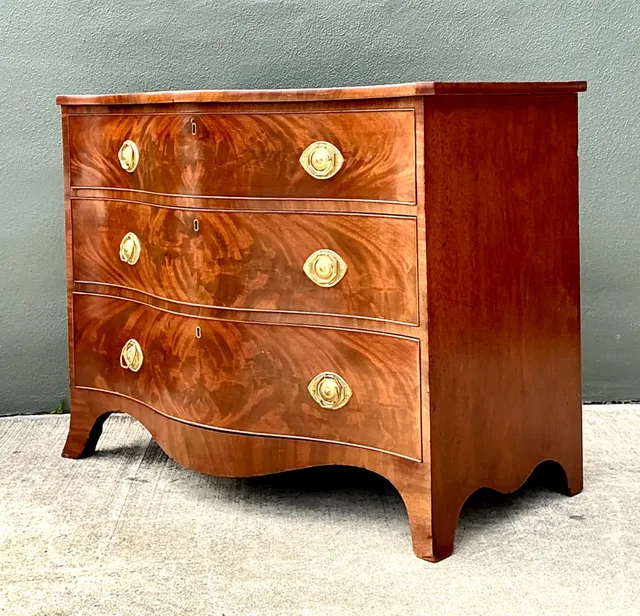 Vintage George 111 Serpentine Commode — additional photo 5