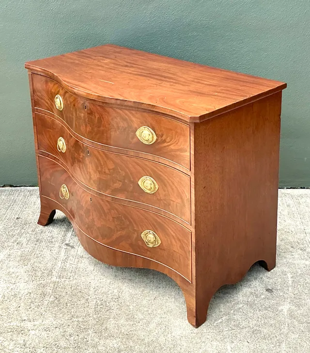 Vintage George 111 Serpentine Commode — additional photo 3