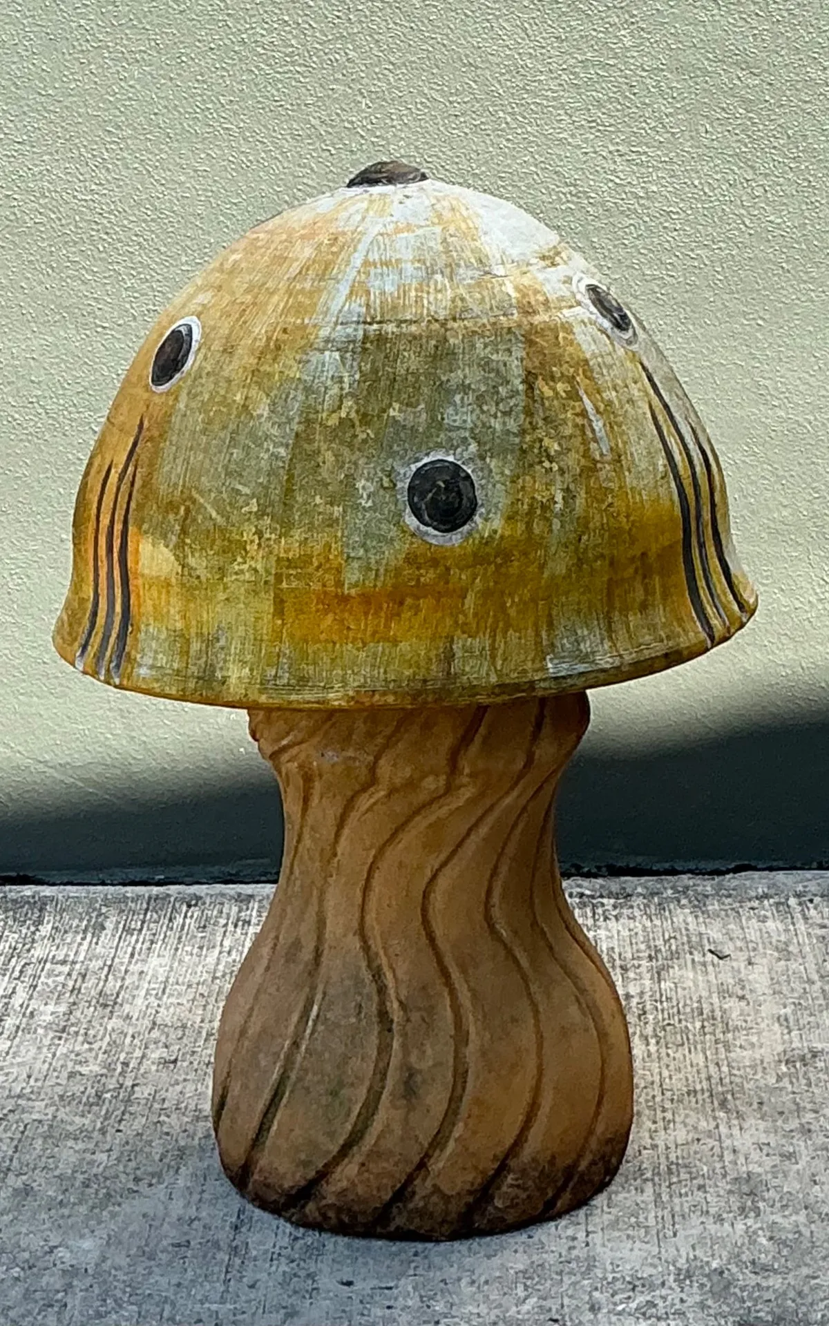 Vintage Distressed Garden Mushroom Statue — additional photo 3