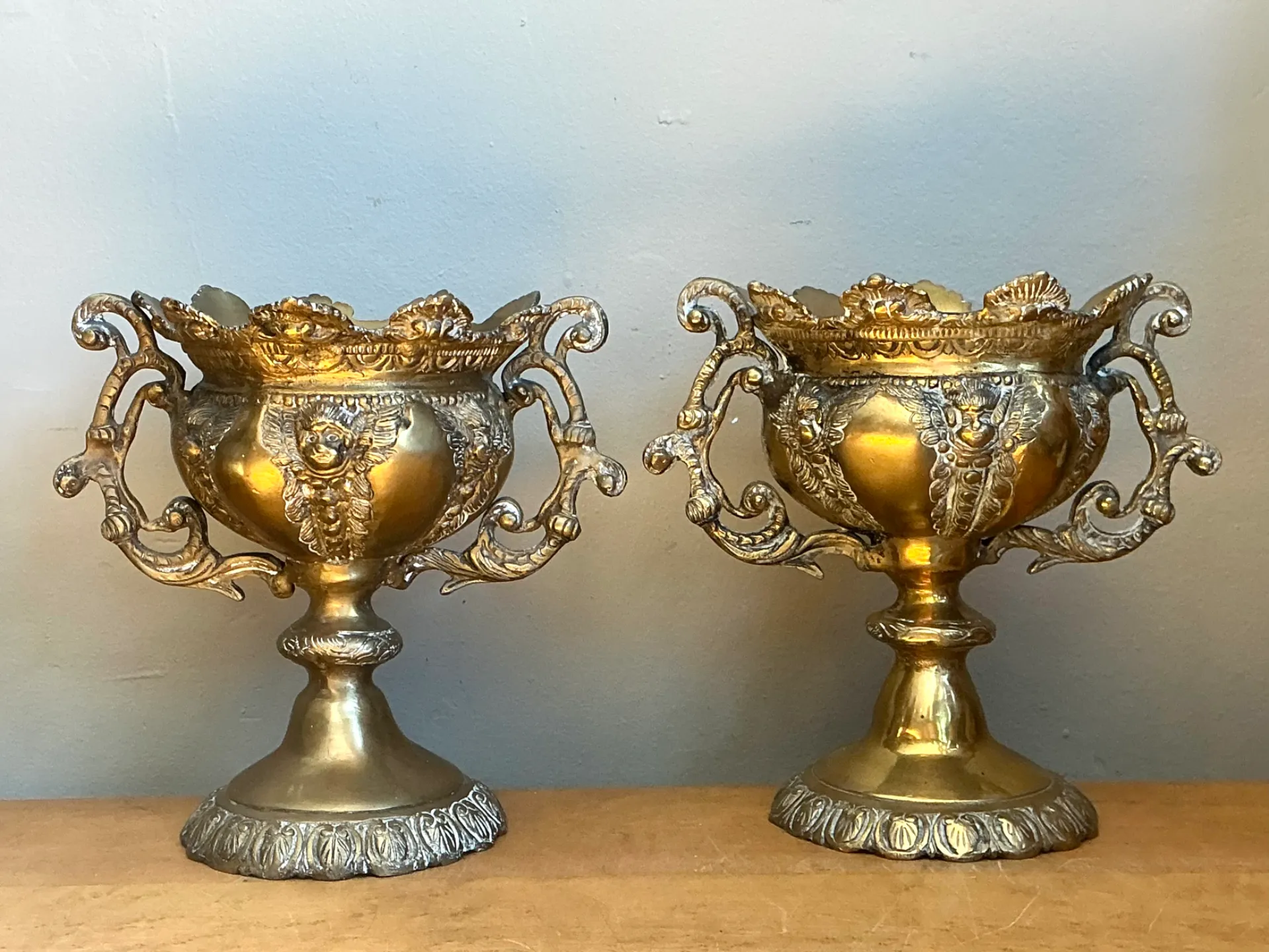 Vintage Brass Cherub Urns - A Pair — additional photo 8