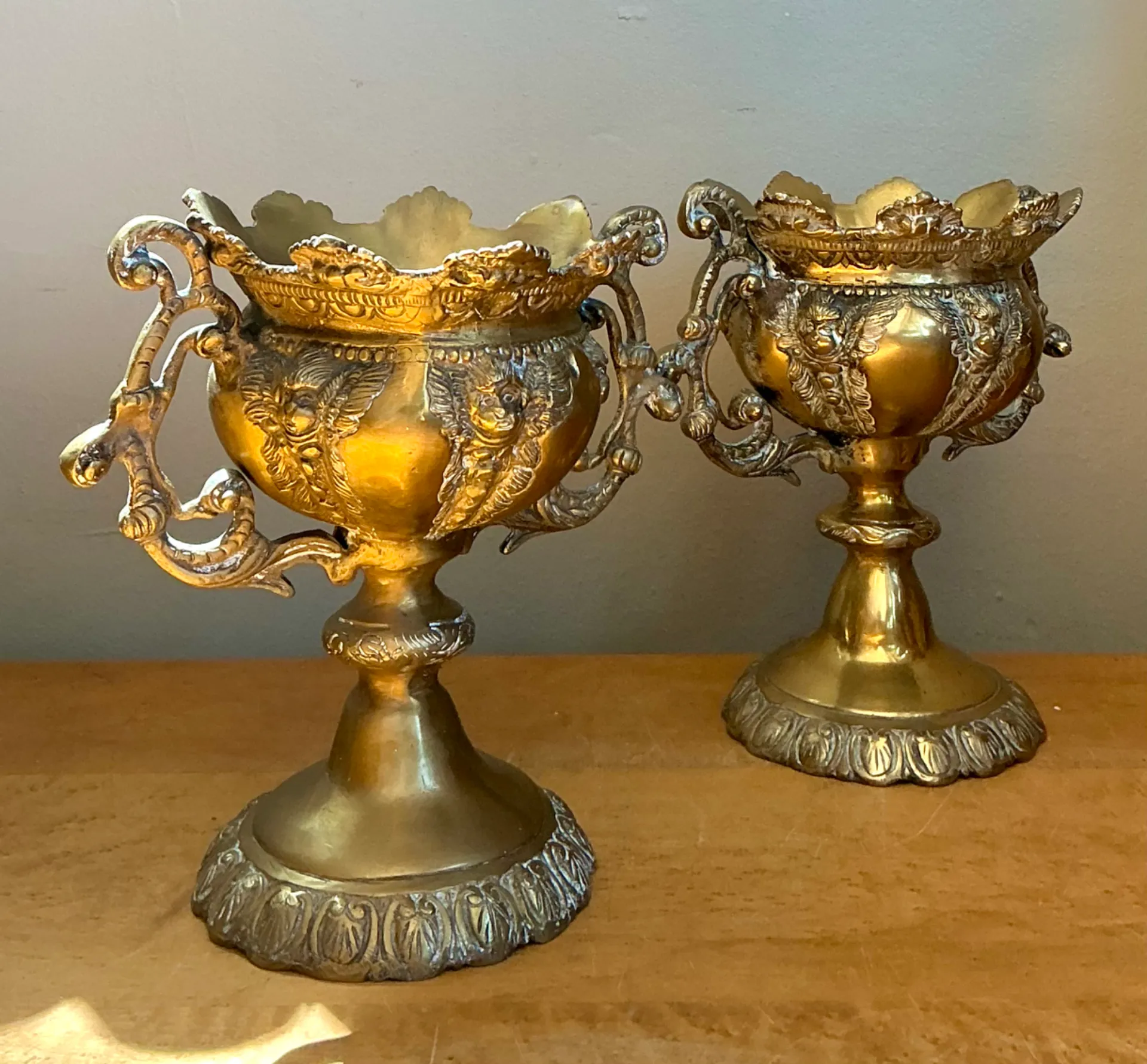 Vintage Brass Cherub Urns - A Pair — additional photo 6