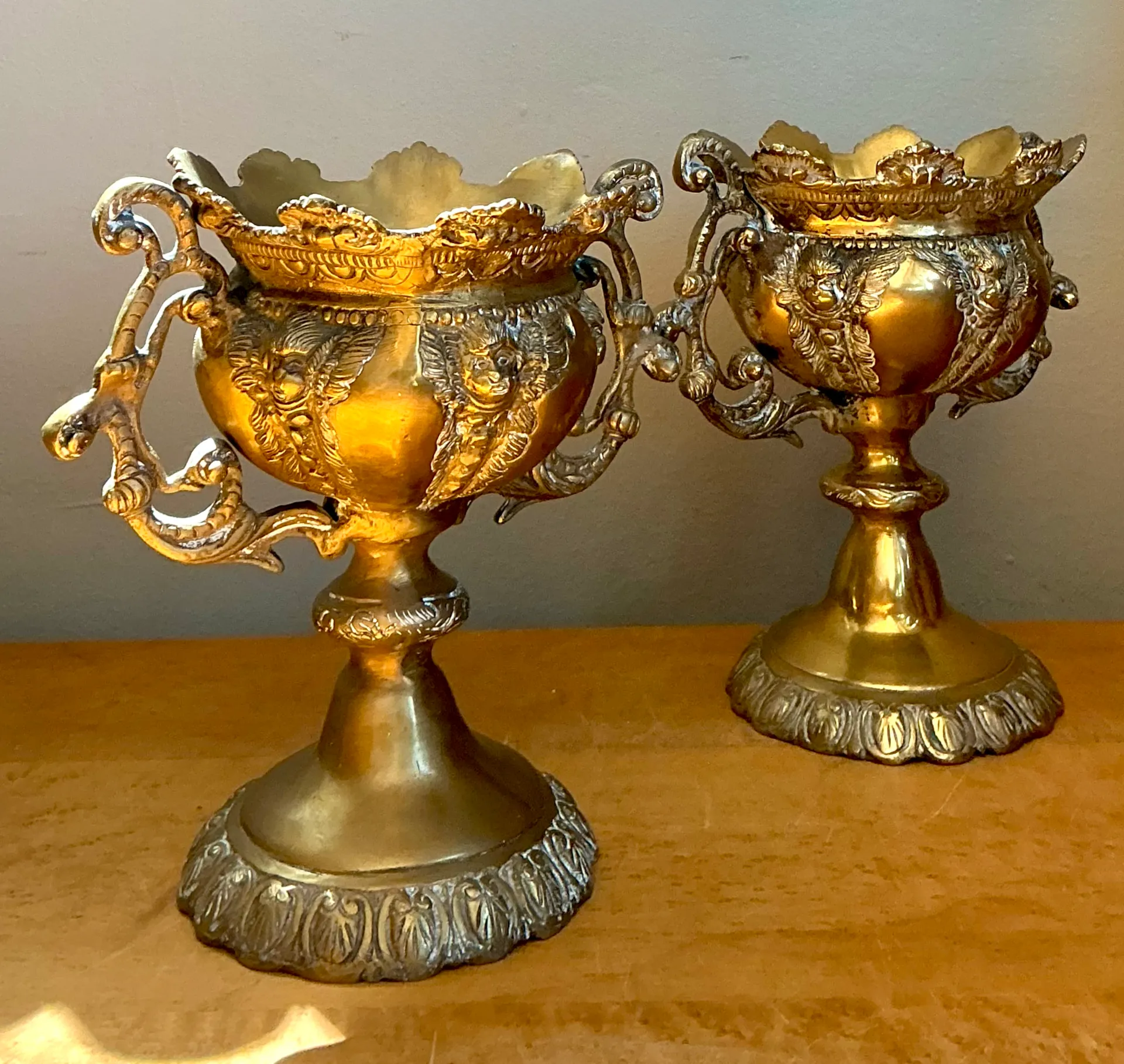 Vintage Brass Cherub Urns - A Pair — additional photo 7