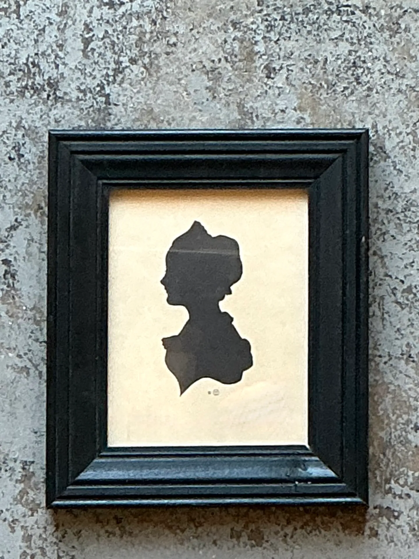 Vintage Silhouette Portrait in Black Frame — additional photo 4