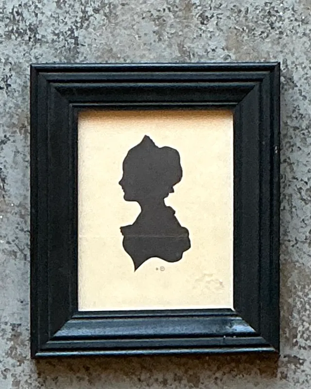 Vintage Silhouette Portrait in Black Frame — additional photo 6