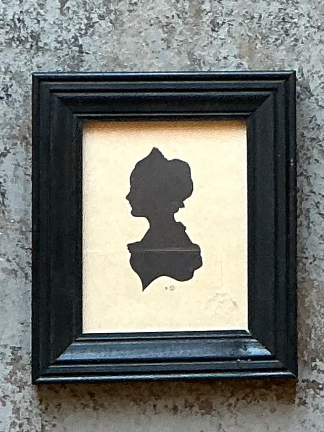 Vintage Silhouette Portrait in Black Frame — additional photo 3