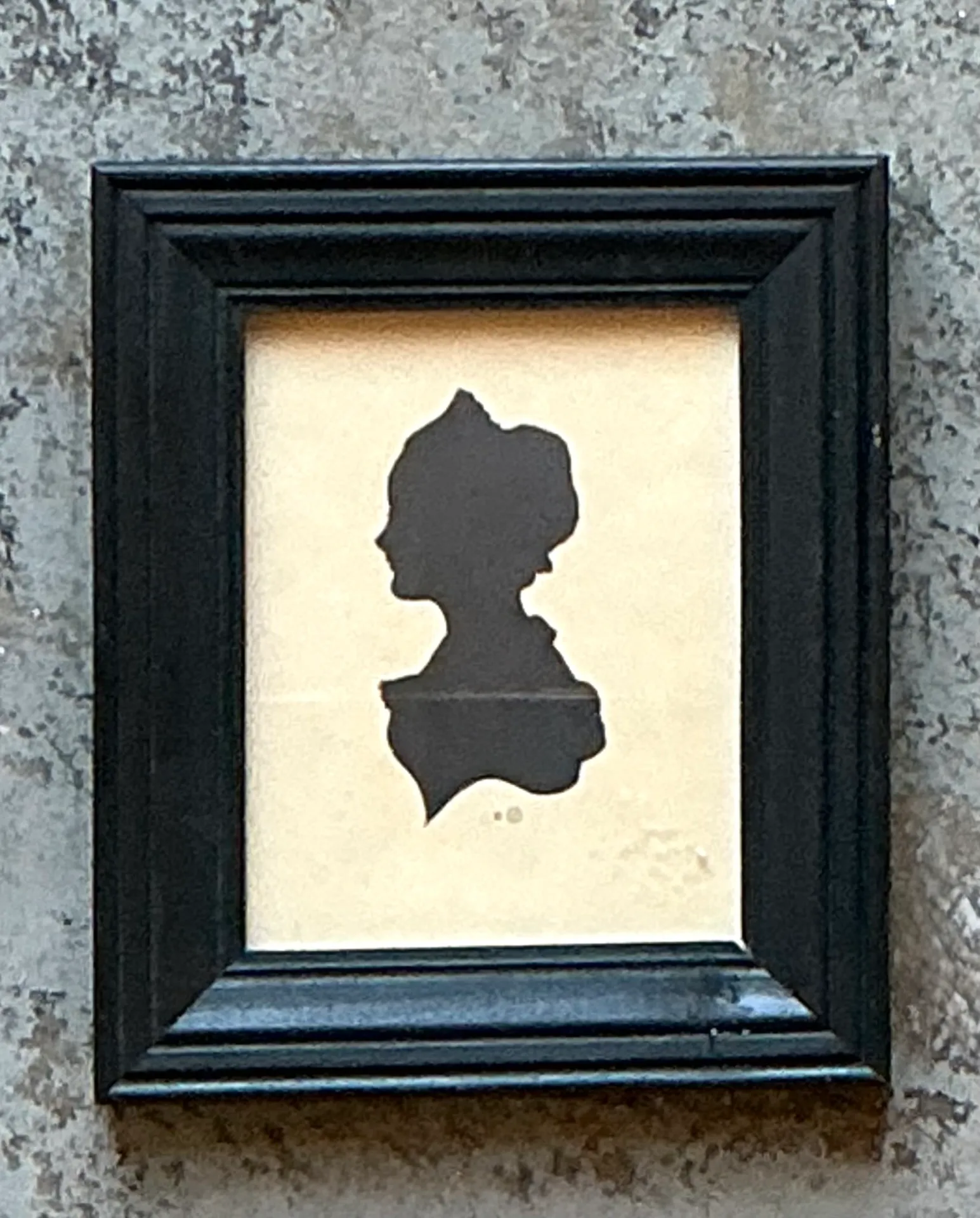 Vintage Silhouette Portrait in Black Frame — additional photo 5