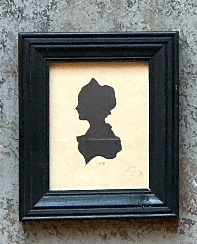 Vintage Silhouette Portrait in Black Frame — additional photo 5