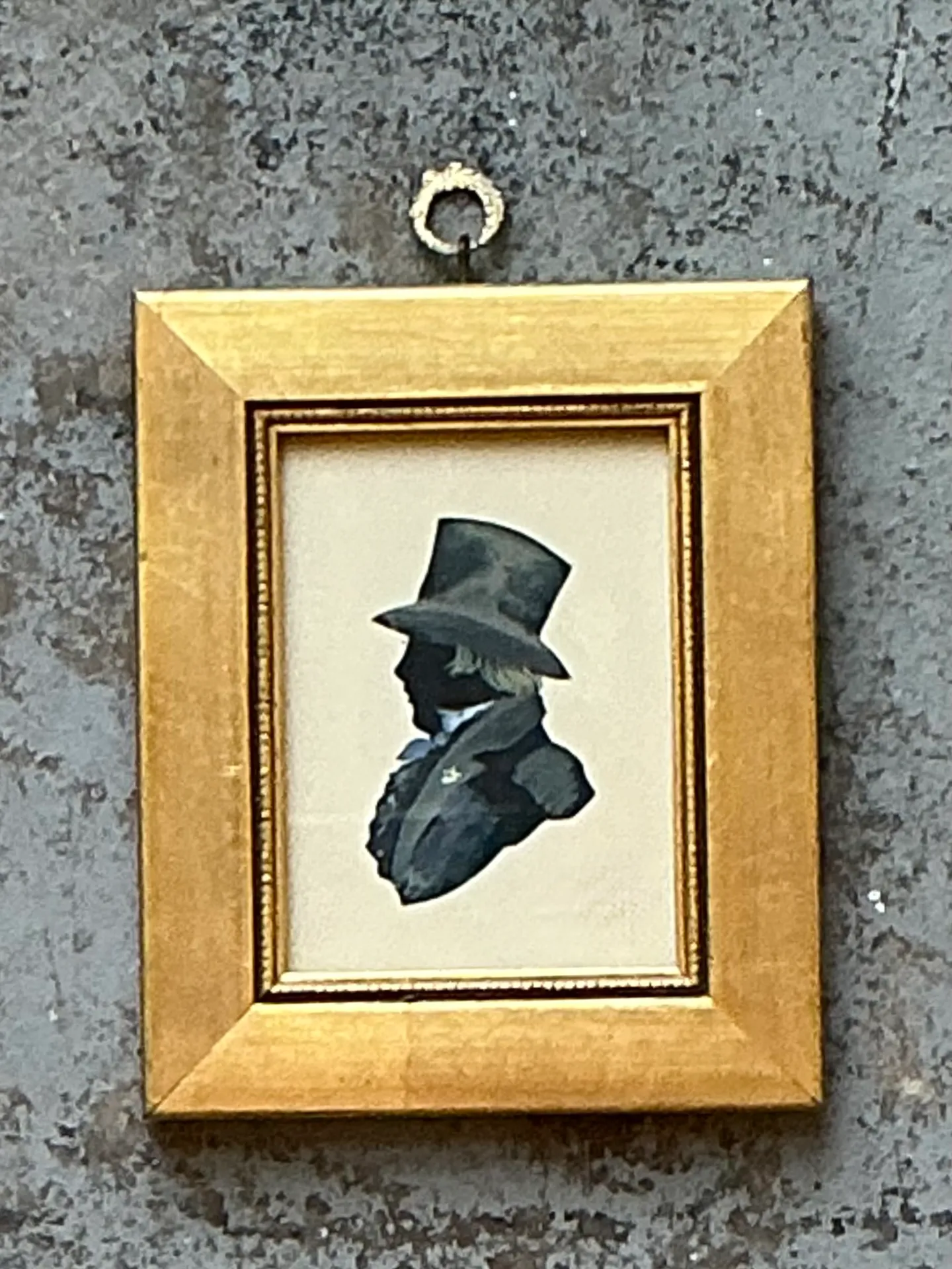 Vintage Silhouette Portrait in Gilt Frame — additional photo 3