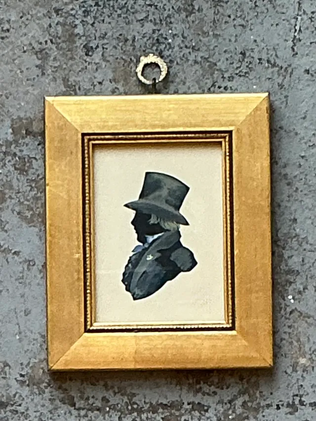 Vintage Silhouette Portrait in Gilt Frame — additional photo 3