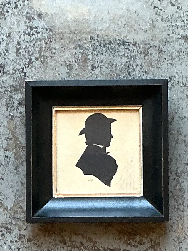 Vintage Silhouette Portrait in Black Frame — additional photo 4