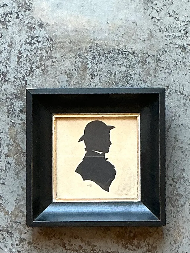 Vintage Silhouette Portrait in Black Frame — additional photo 6