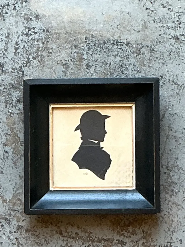 Vintage Silhouette Portrait in Black Frame — additional photo 1