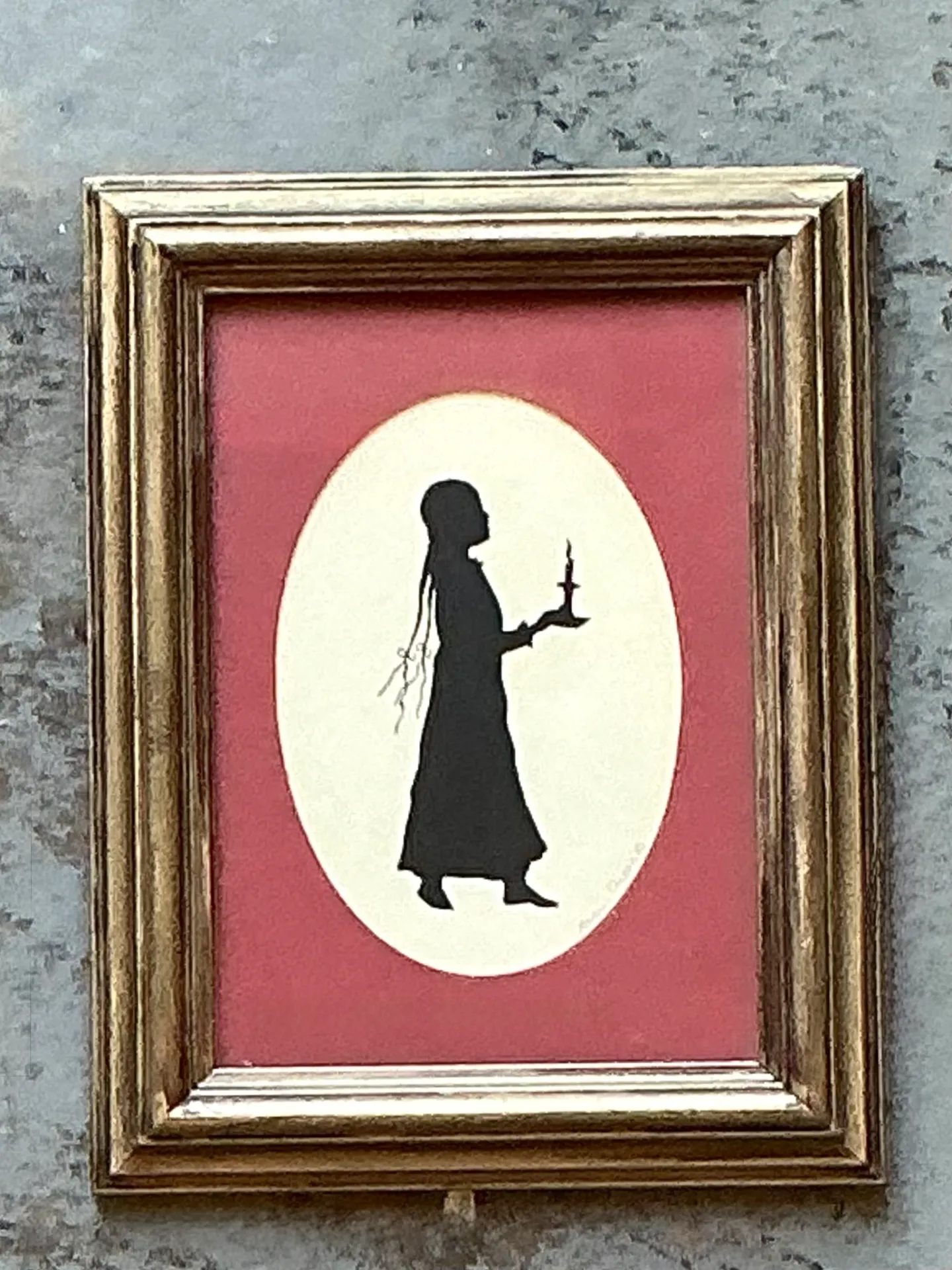Vintage Silhouette Portrait of Woman in Gold Frame — additional photo 4