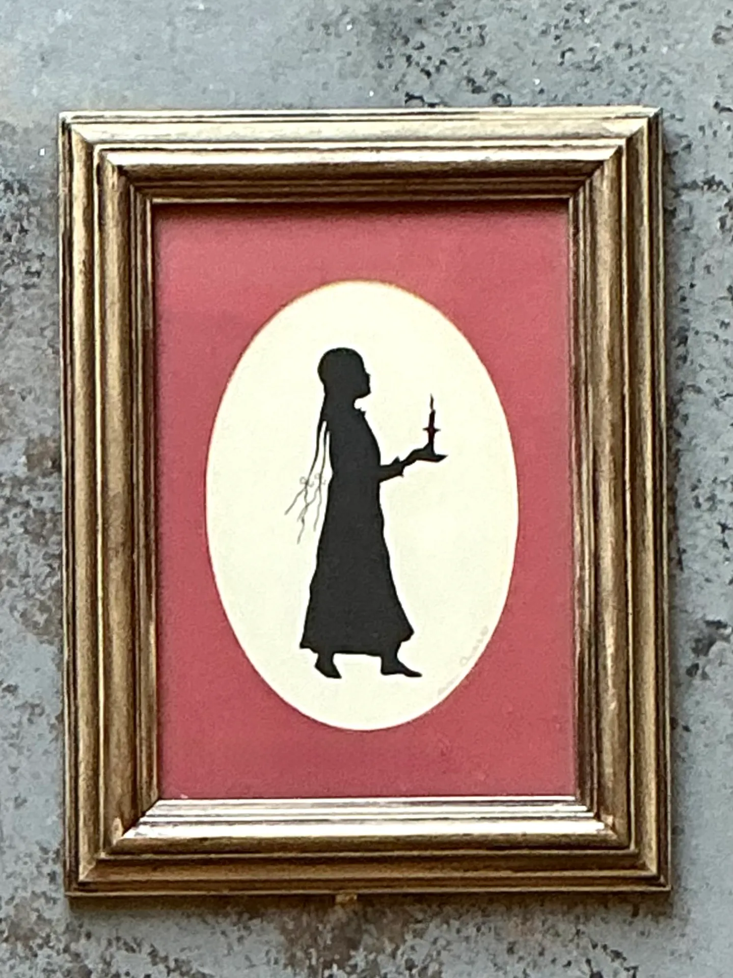 Vintage Silhouette Portrait of Woman in Gold Frame — additional photo 8