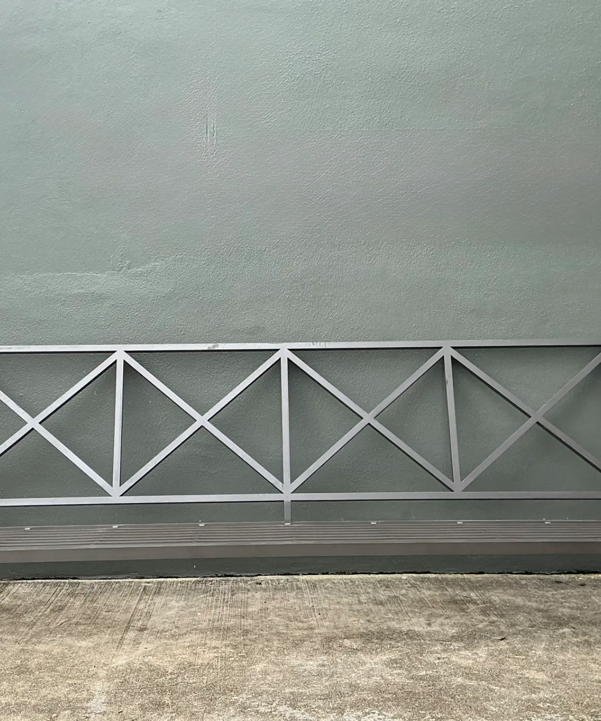 Vintage McKinnon And Harris “Beaufort” Cast Aluminum Sofa — additional photo 1