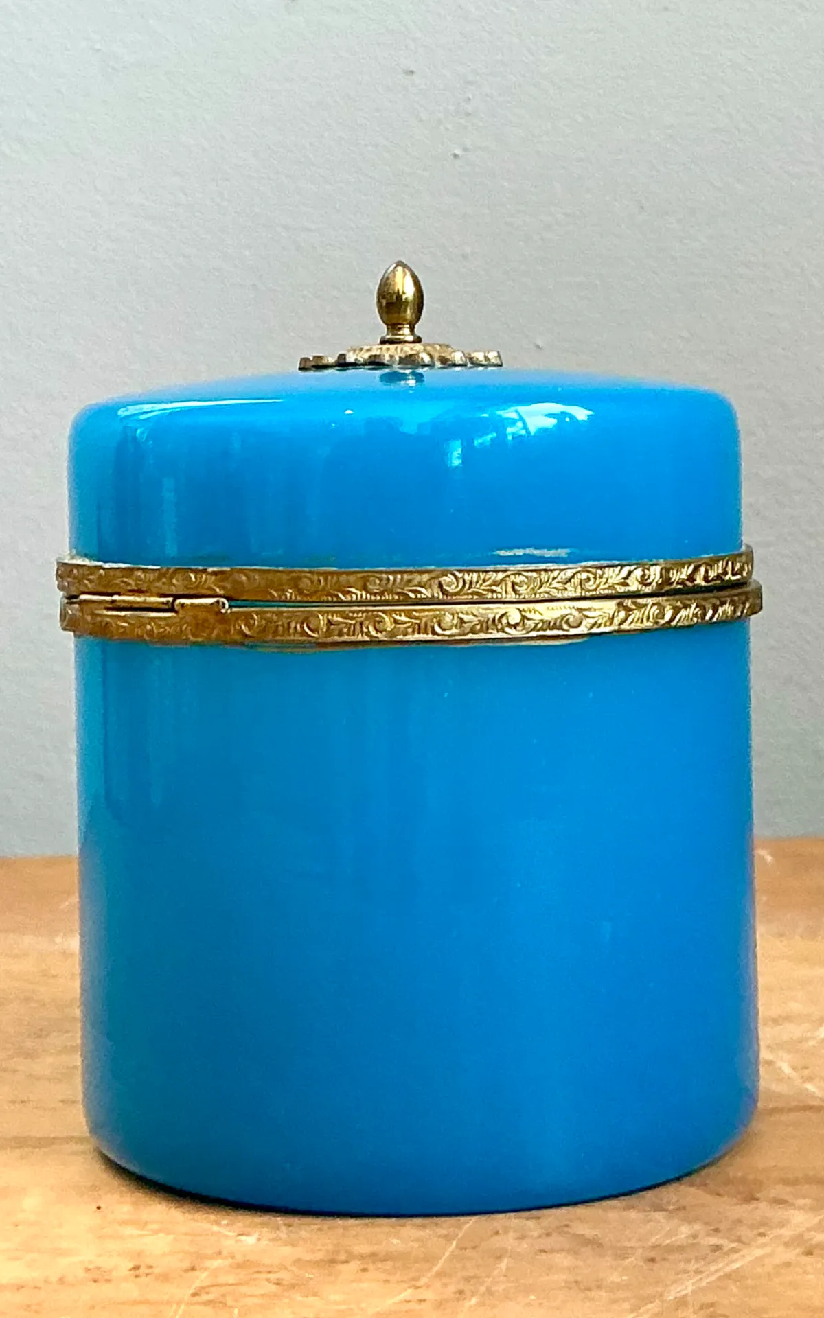 Vintage French Opaline Round Box — additional photo 1