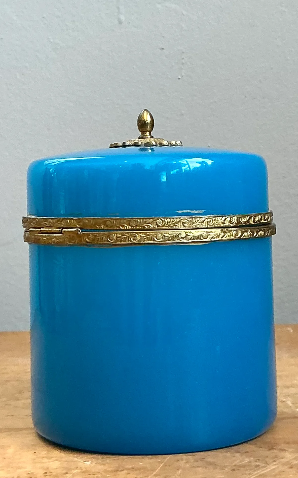 Vintage French Opaline Round Box — additional photo 8