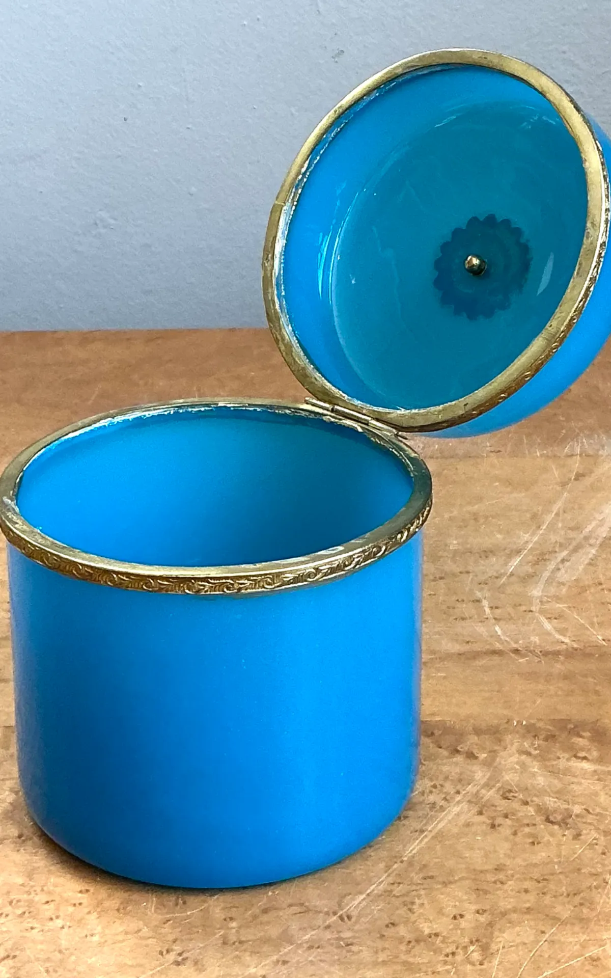 Vintage French Opaline Round Box — additional photo 4