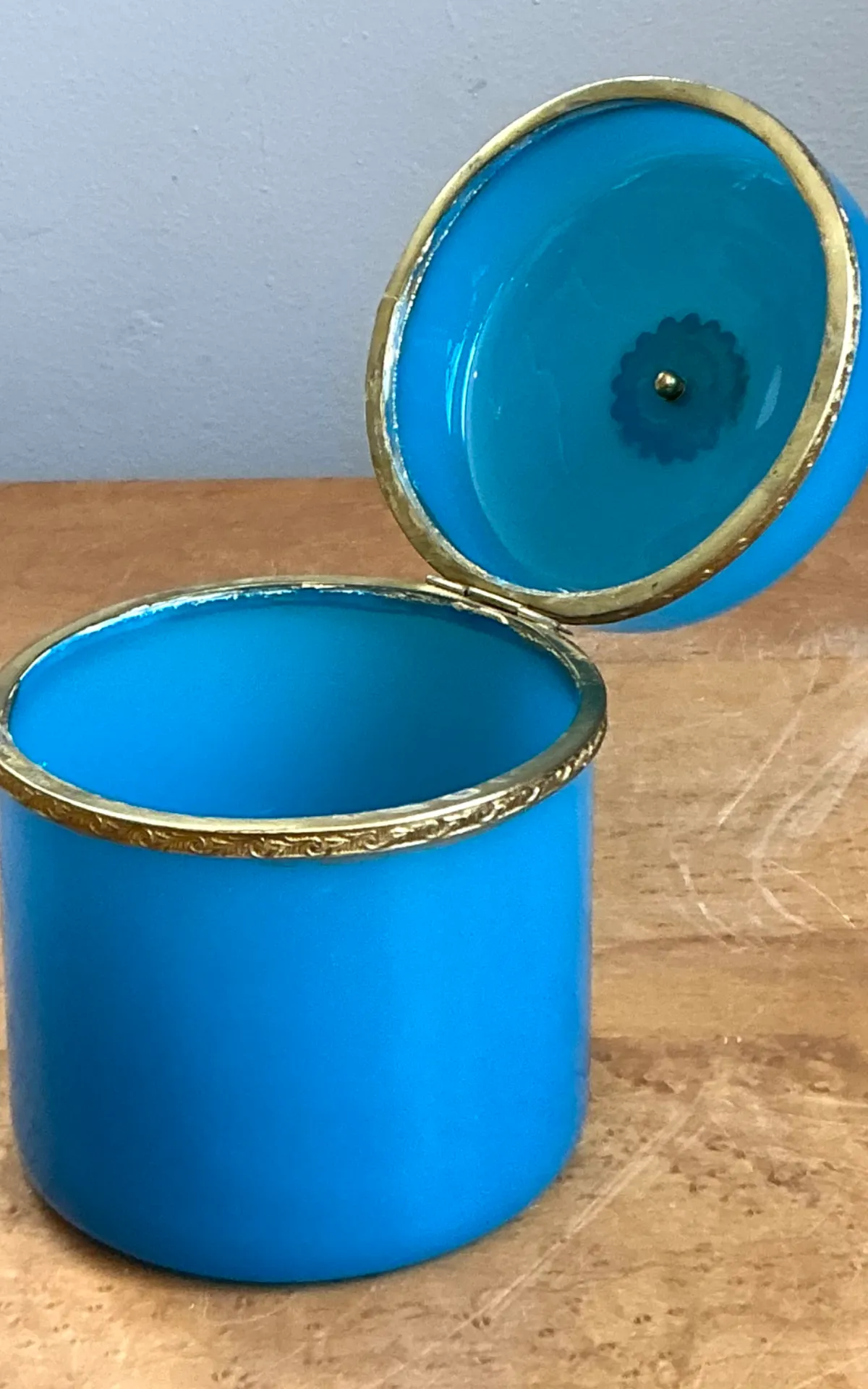 Vintage French Opaline Round Box — additional photo 7