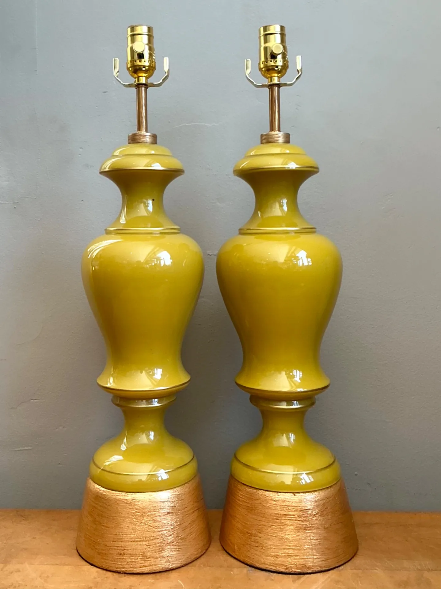 Vintage Gilt Tipped Painted Glass Lamps - A Pair — additional photo 6