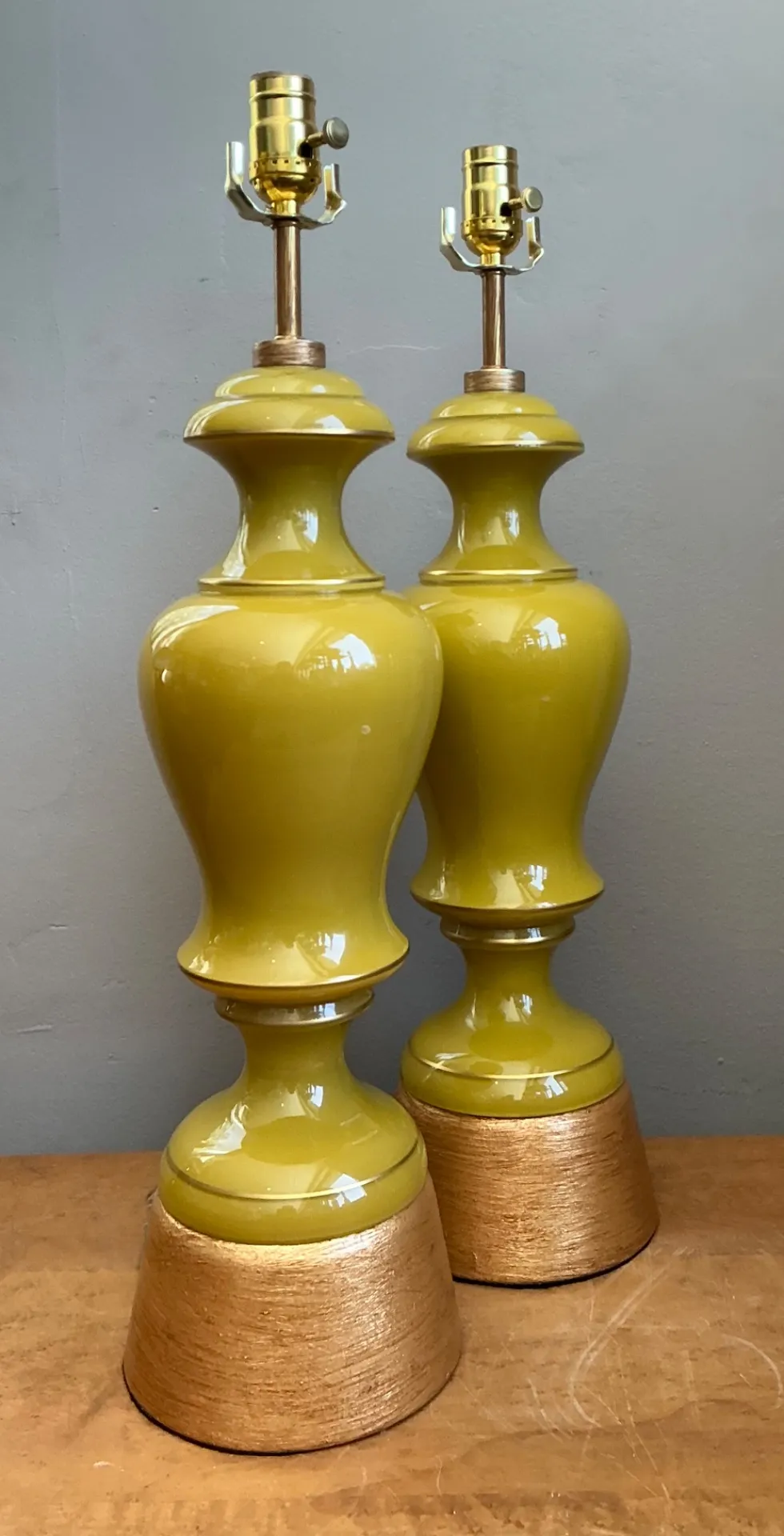 Vintage Gilt Tipped Painted Glass Lamps - A Pair — additional photo 3