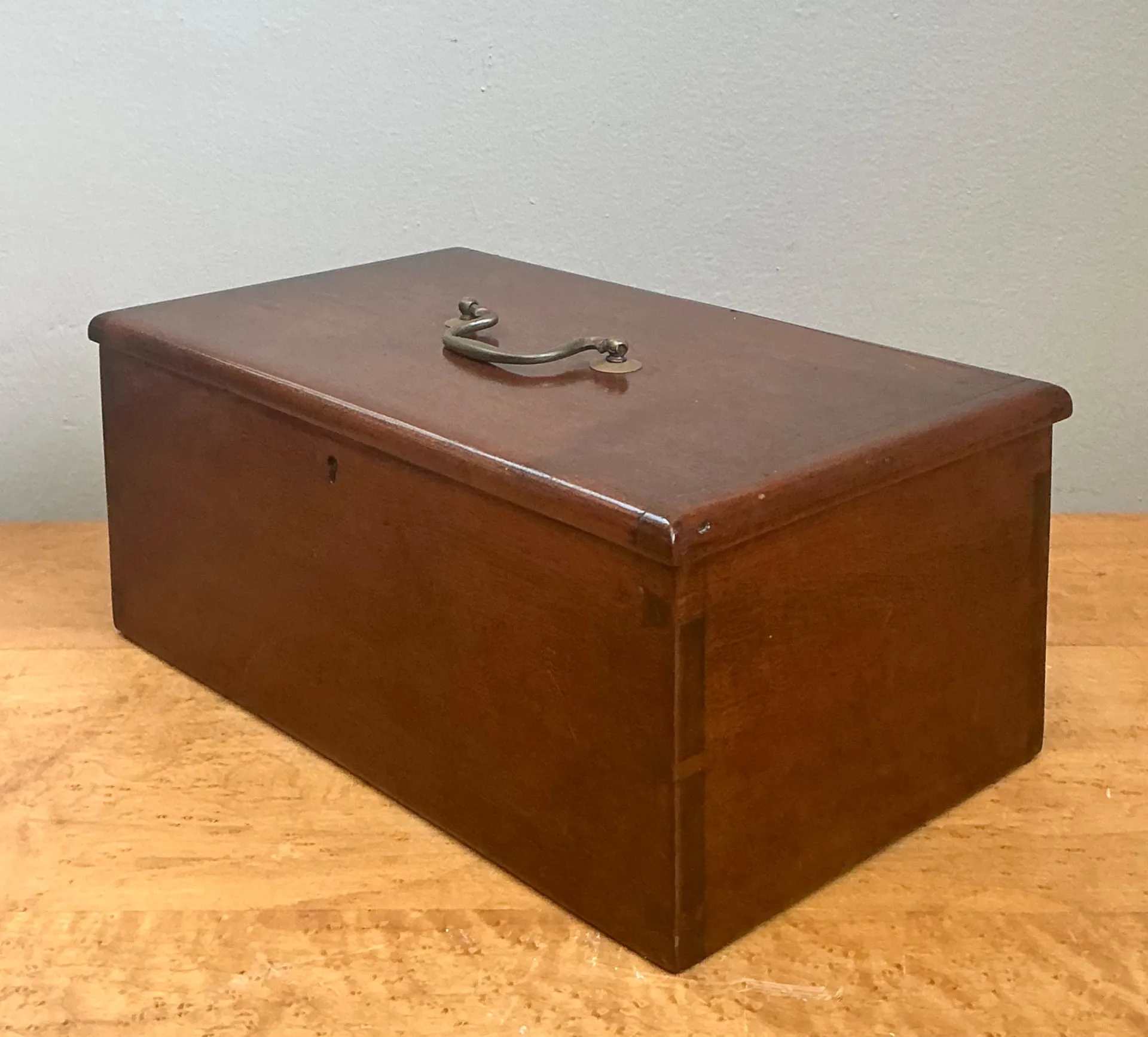 Vintage Keyhole Wooden Box — additional photo 3