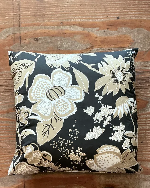 Vintage Schumacher Printed Cotton Floral Cushion — additional photo 1