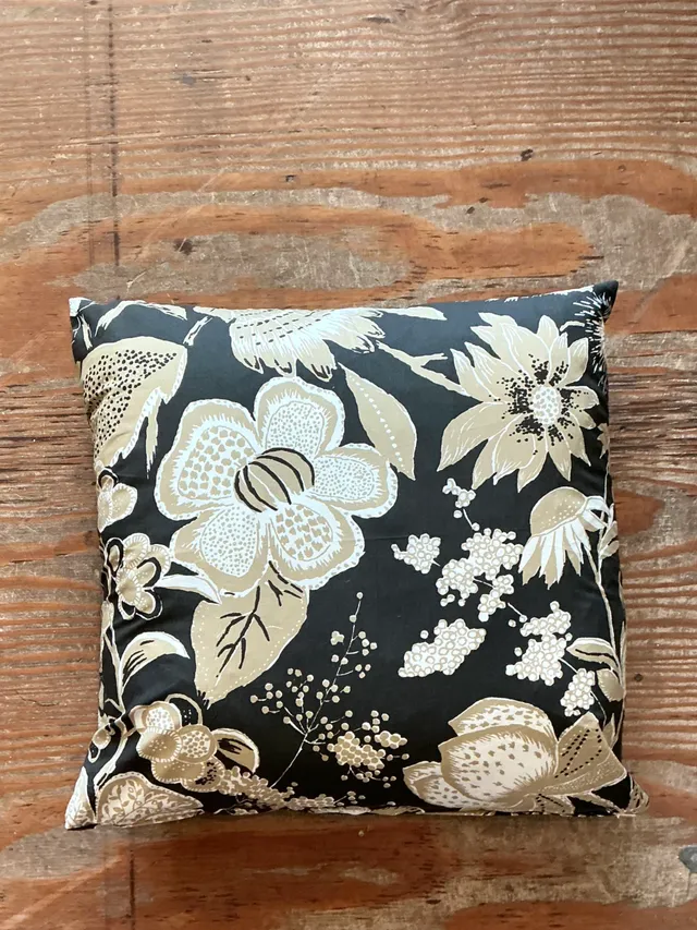 Vintage Schumacher Printed Cotton Floral Cushion — additional photo 5
