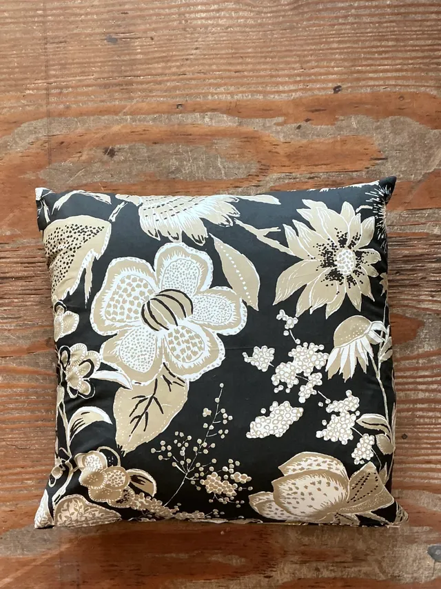 Vintage Schumacher Printed Cotton Floral Cushion — additional photo 2