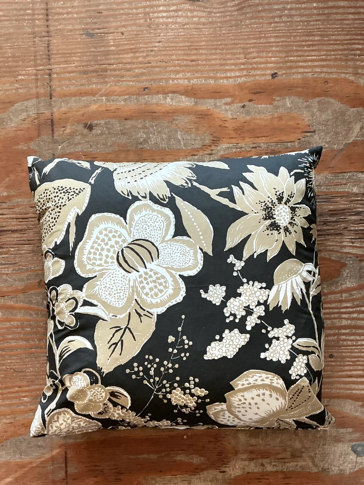 Vintage Schumacher Printed Cotton Floral Cushion — additional photo 6